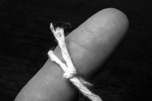 Finger with string tied 